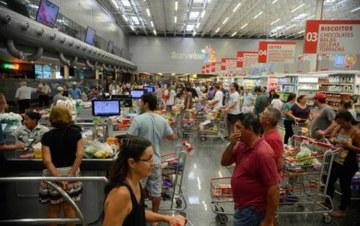  Sindicalistas criticam e supermercados comemoram decreto de Temer