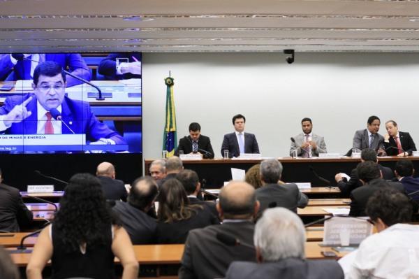  Parlamentares provam que venda da Eletrobras é equivocada