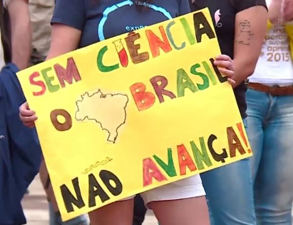  Marcha pela Ciência protesta contra cortes de Temer