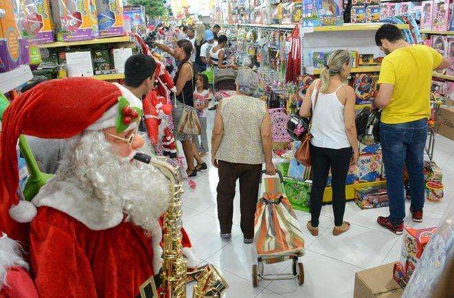  ATENÇÃO COMERCIÁRIOS: lojas devem seguir horários e medidas de proteção e distanciamento durante bandeira vermelha e dezembro