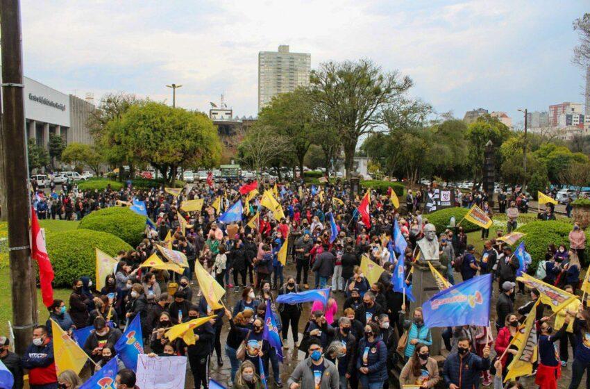  Trabalhadores param contra reforma do Governo que quer destruir serviço público