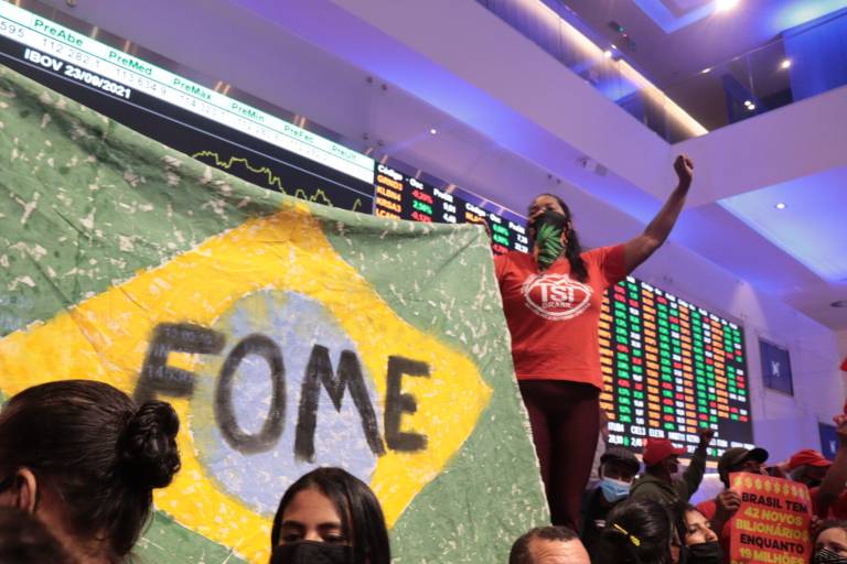  MTST ocupa Bolsa de Valores em protesto contra a fome, a inflação e o desemprego