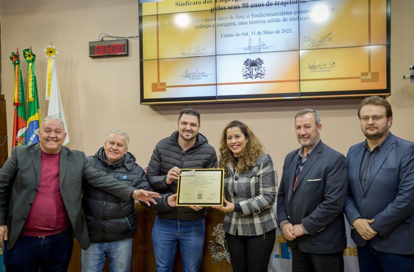  Em homenagem na Câmara de Vereadores pelos 90 anos do Sindicomerciários Caxias, Nilvo Riboldi faz defesa do papel social dos sindicatos