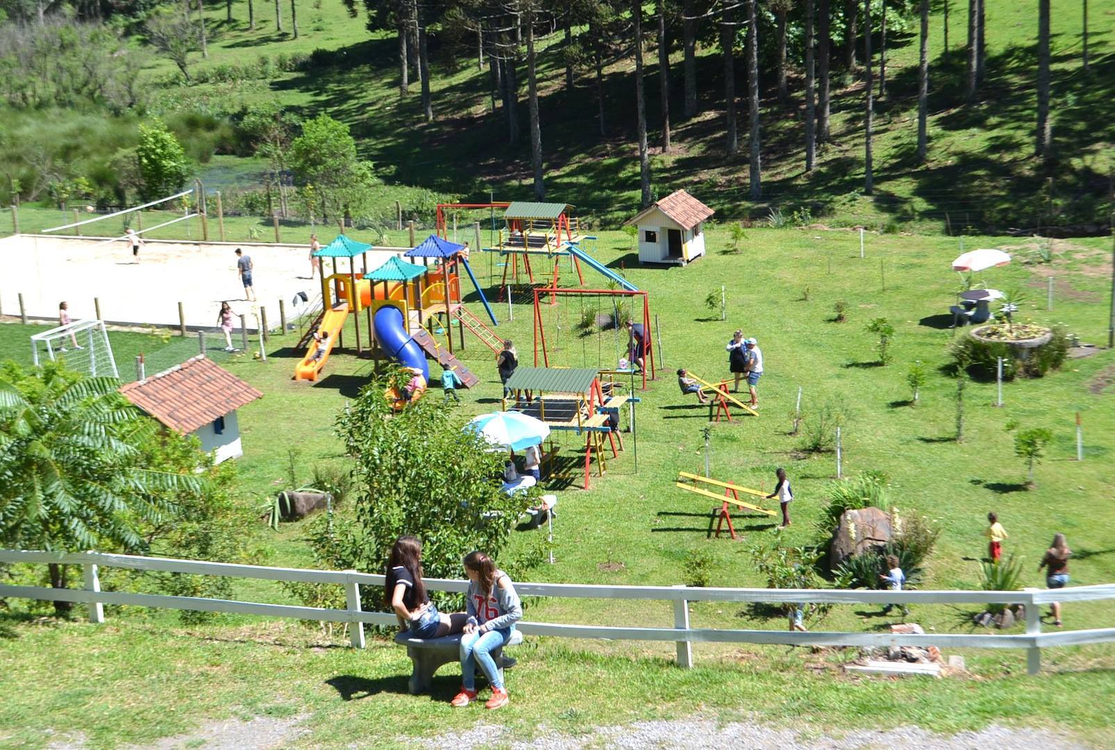 Aproveite a Temporada de Verão da Sede Campestre nos finais de semana -  Bancários e Financiários de Curitiba