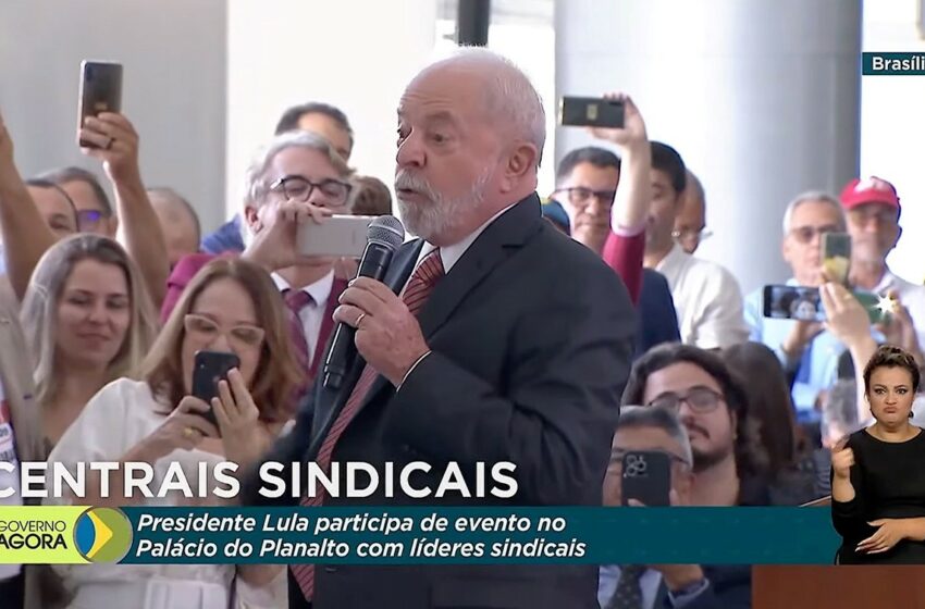  Mínimo tem que subir de acordo com o crescimento da economia, diz Lula