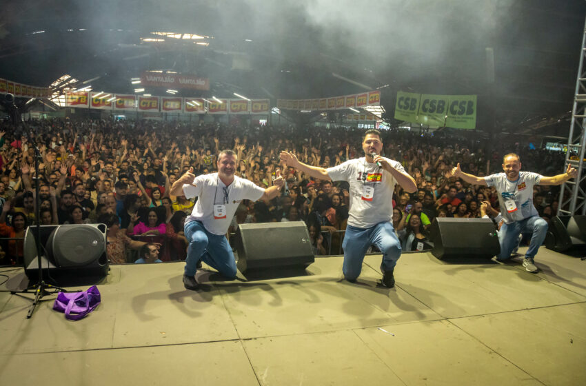  Ato show do 1º de maio reúne cerca de 25 mil pessoas em Caxias do Sul