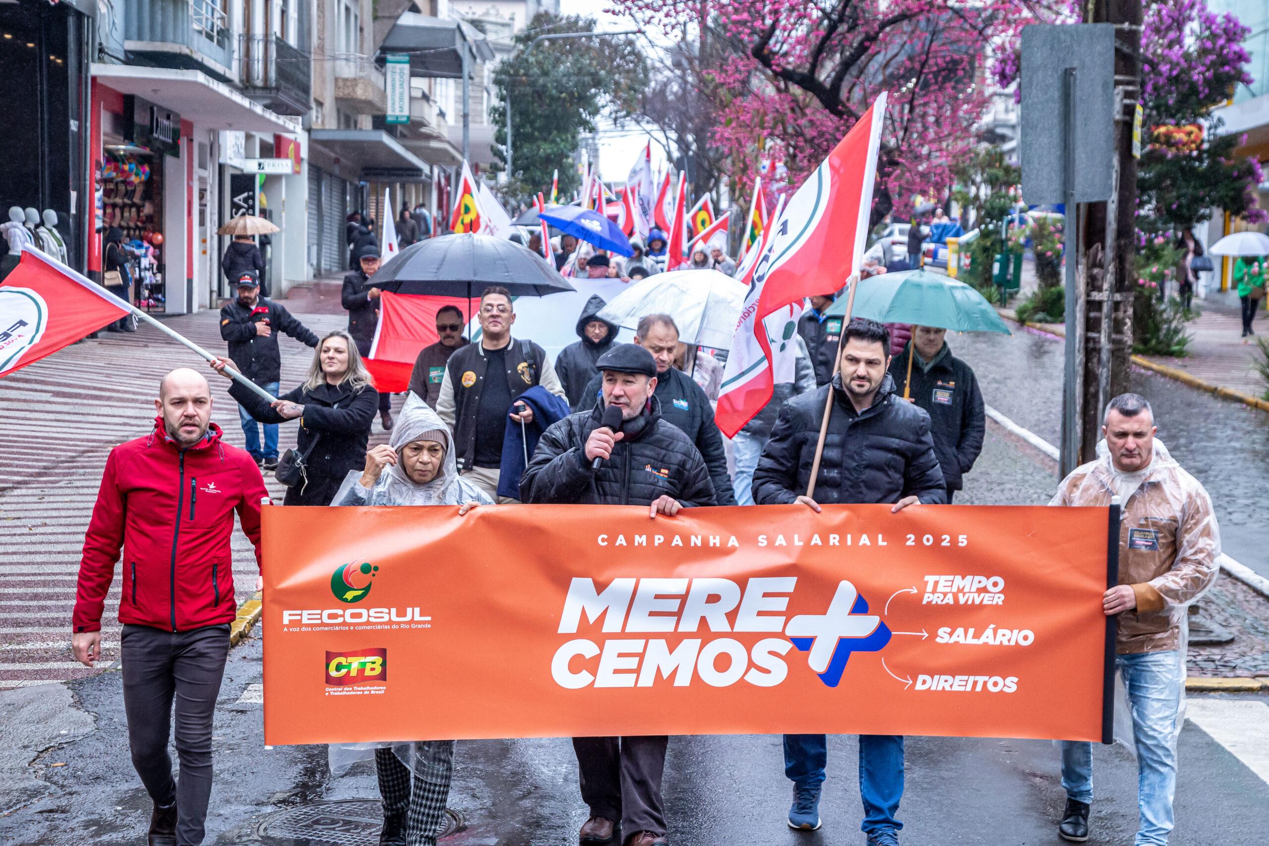 SINDICOMERCIÁRIOS LANÇA CAMPANHA SALARIAL 2025 COM CAMINHADA NO COMÉRCIO CENTRAL DE CAXIAS DO SUL