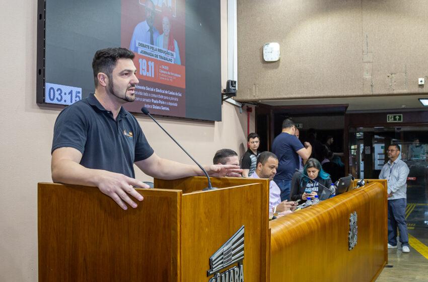  MOVIMENTO SINDICAL OCUPA TRIBUNA DA CÂMARA DE VEREADORES PARA CONVIDAR PARA A PLENÁRIA PELO FIM DA ESCALA 6X1
