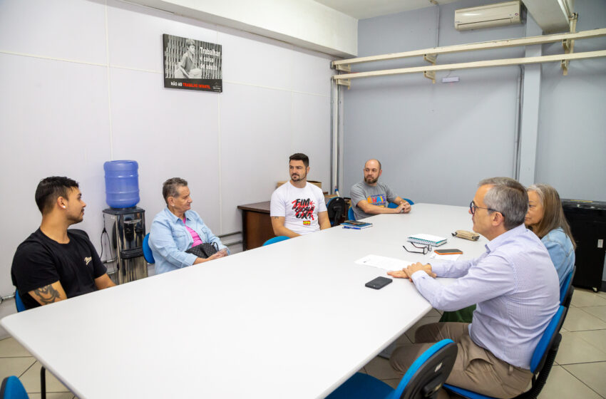  Sindicomerciários Caxias leva ao Ministério do Trabalho e Emprego denúncias de comerciários e comerciárias sobre rede de lojas