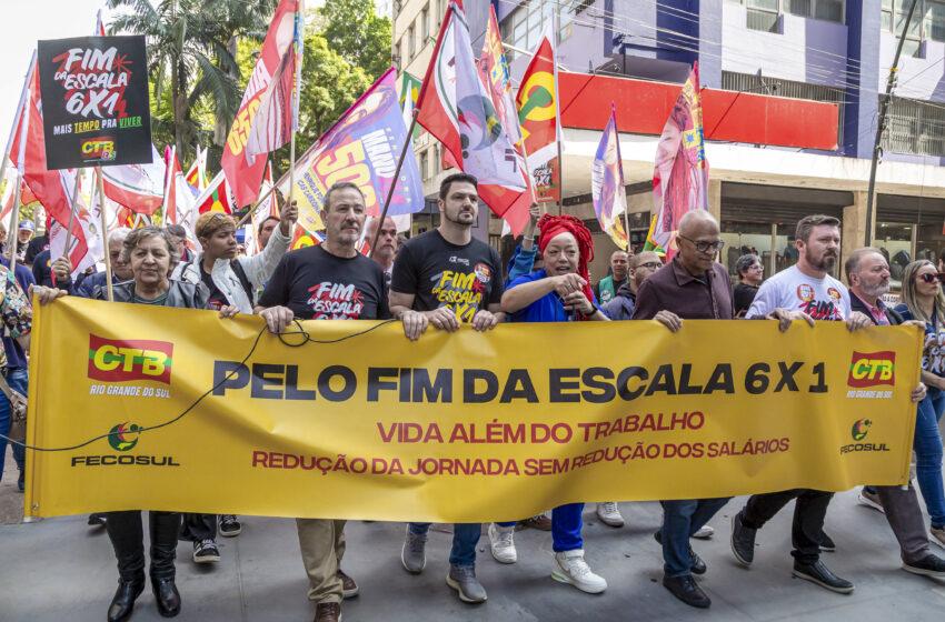  Sindicomerciários Caxias celebra o Dia dos Comerciários e Comerciárias com a conquista histórica do fim da jornada 6×1